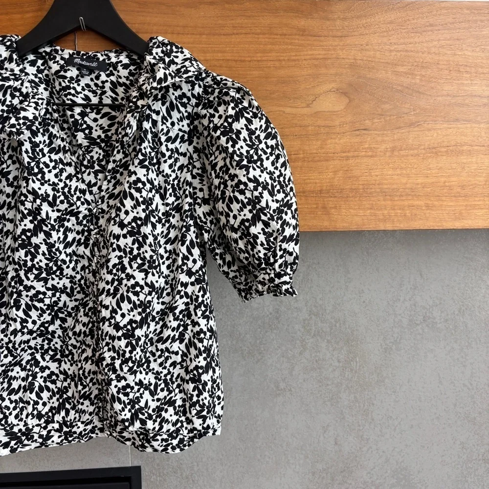 Madewell Ruffled Button-Front Top in Floral, Size S